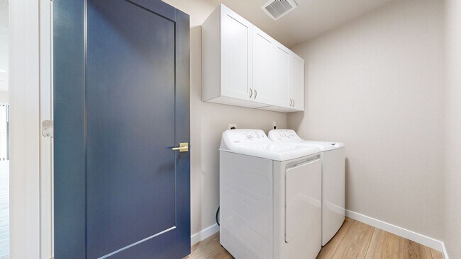 Building Photo - 2 Bed / 2 Bath Newly Renovated Apartment | Walkable Amenities in SW Loveland