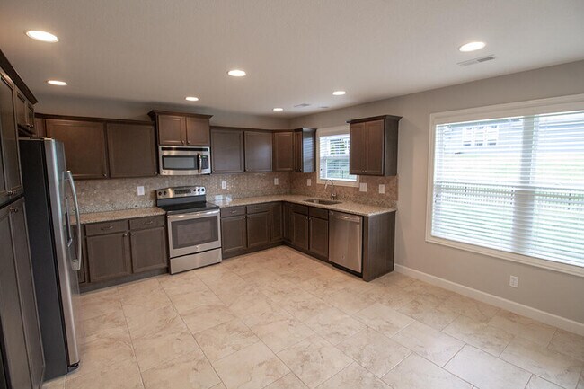 Building Photo - 7410 Oakley Dr