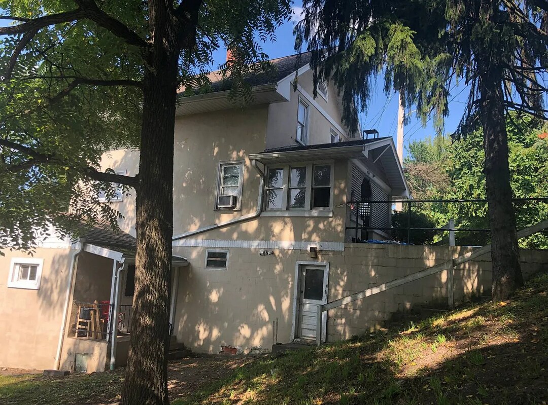 Building Photo - 859 Stewart St