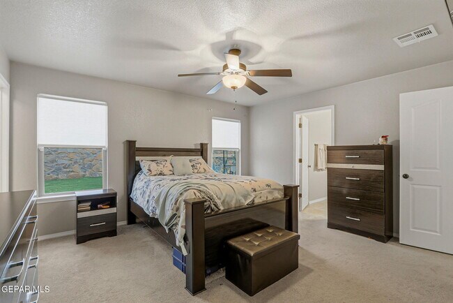 Building Photo - 14383 High Rock Dr