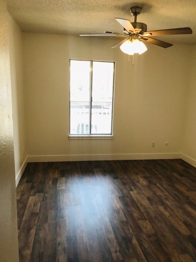 Building Photo - 88 W 50 S