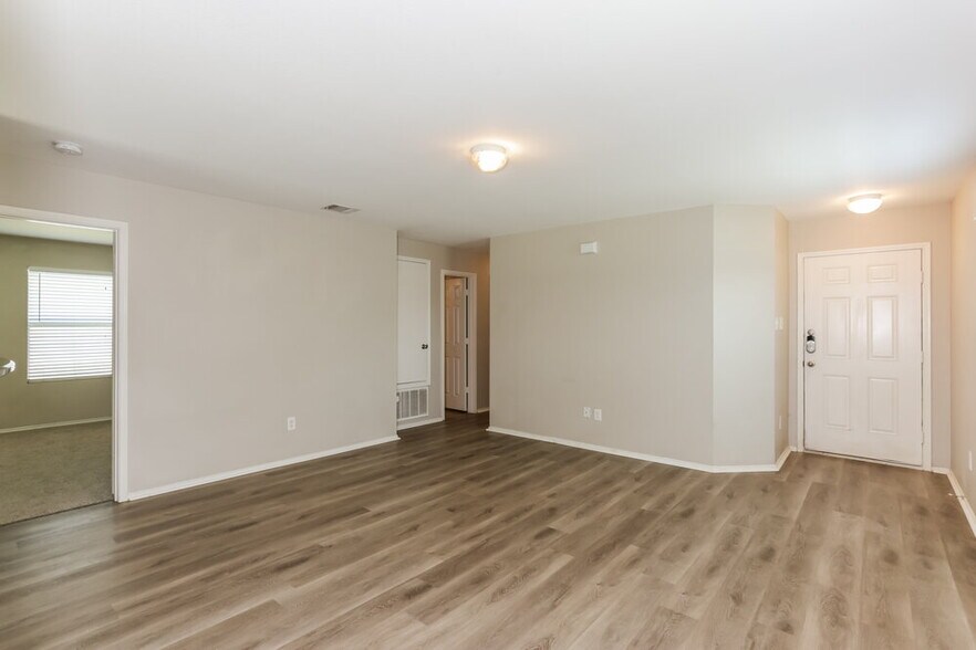 Building Photo - 1303 Macaw Ct