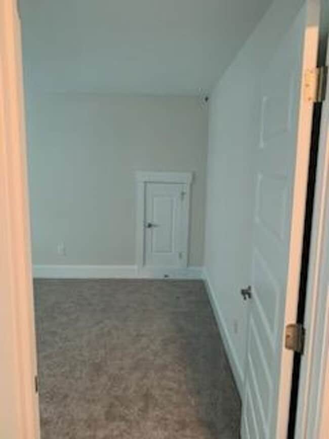 Building Photo - Available Rental located in desirable area of Scotts Hill in Scotts Hill Village