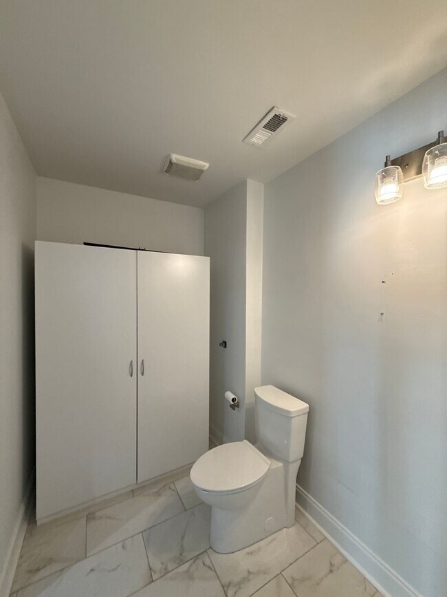 Building Photo - Updated Ranch Home with Luxury features!