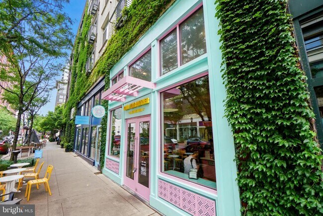 Building Photo - 930 Rose Ave