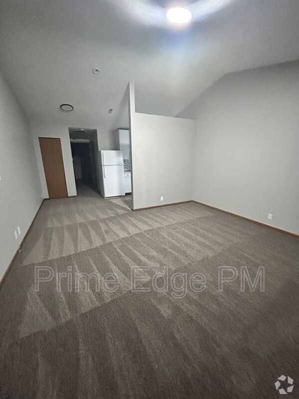 Building Photo - 4621 Prescott Ave
