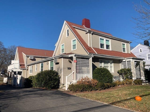 Building Photo - 90 Elm St