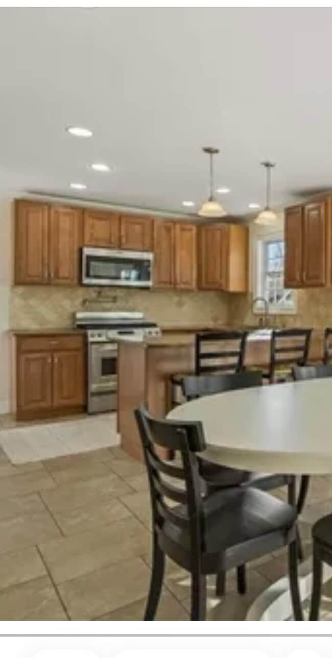 Building Photo - 530 Hort St