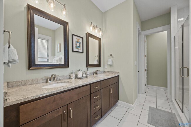 Building Photo - 107 Poydras St