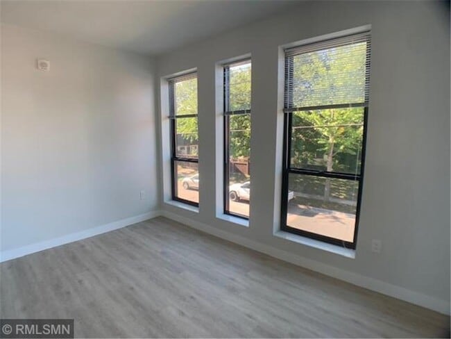 Building Photo - 3325 E 52nd St