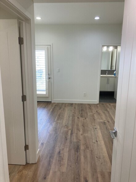 Master Bedroo #2 - 648 N Serrano Ave