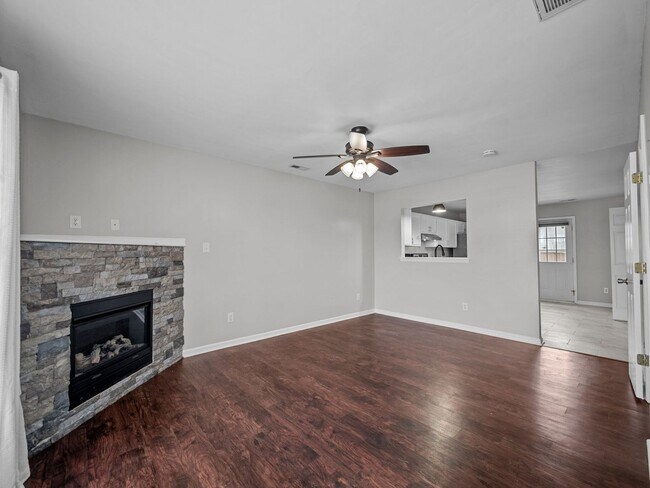 Building Photo - Welcome to Marsh Oaks!