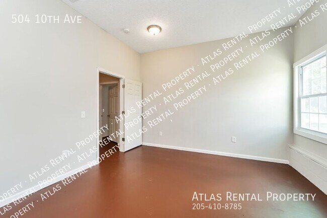 Building Photo - 504 10th Ave