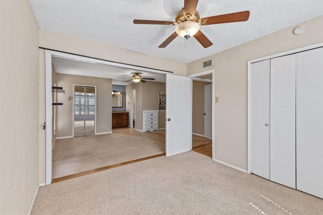 Building Photo - 801 Meadowlark Dr