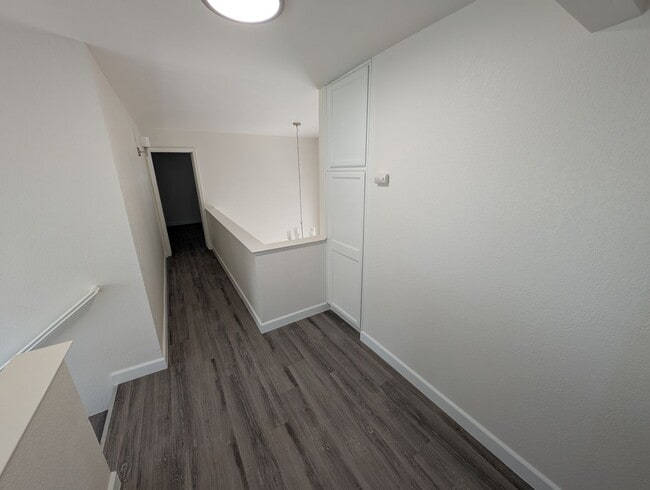 Building Photo - Spacious 2-Bedroom, 2.5-Bathroom Home on Q...