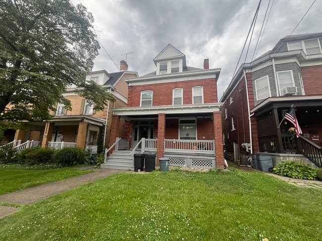 Building Photo - 130 S Bryant Ave