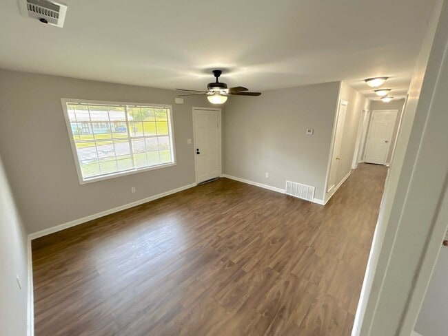 Building Photo - 3825 Glenburee St