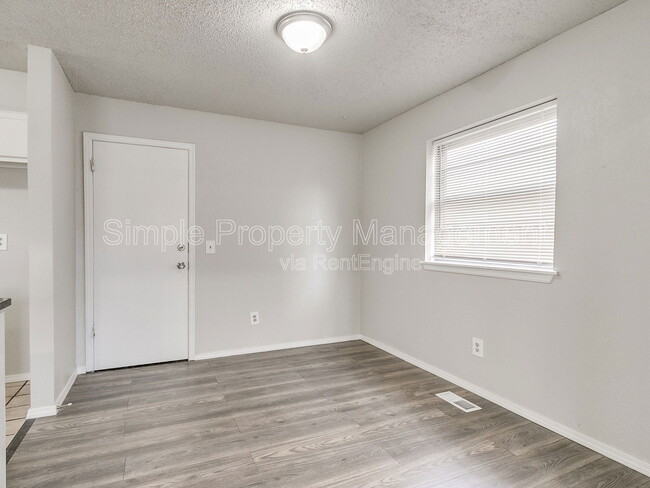 Building Photo - 8506 Candlewood Dr