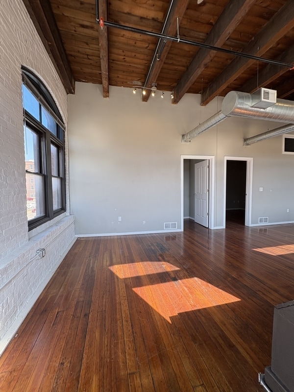 Building Photo - 116 N 5th St