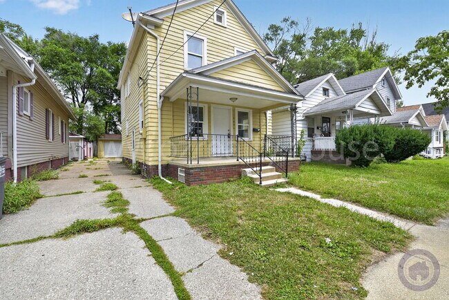 Building Photo - 2034 Berkshire Pl
