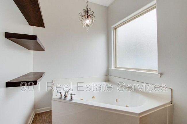 Building Photo - 7827 Anna Calla Way