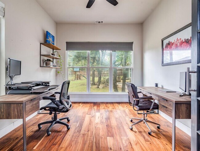 Building Photo - 17215 Oak Cliff Cir