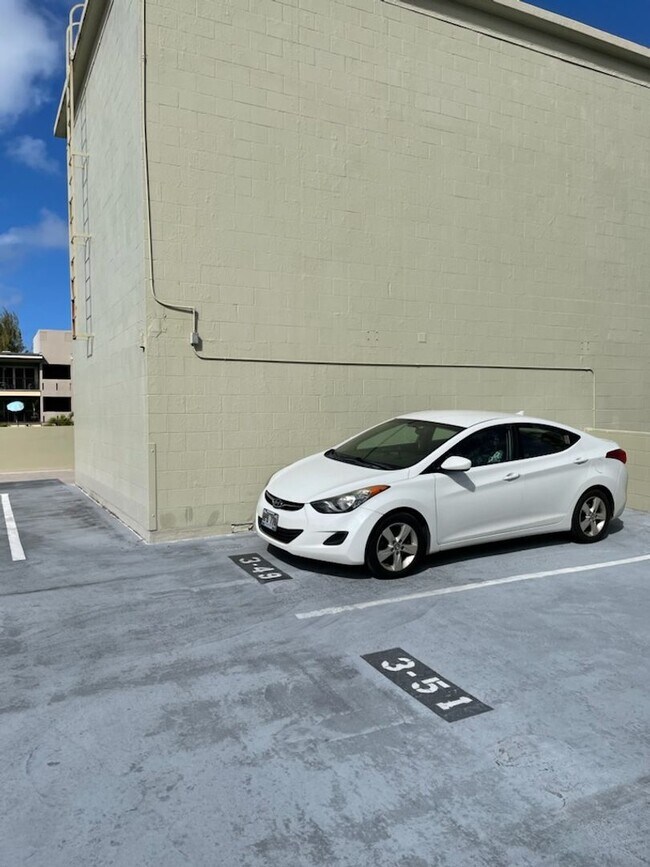 Building Photo - Resort Style Living in Kailua 1BR/1BA/1PKG Windward Passage