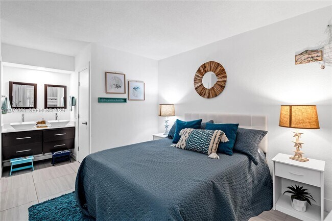 Building Photo - 455 Paradise Isle Blvd