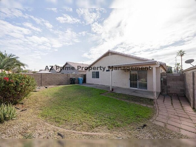 Building Photo - 10864 W Devonshire Ave