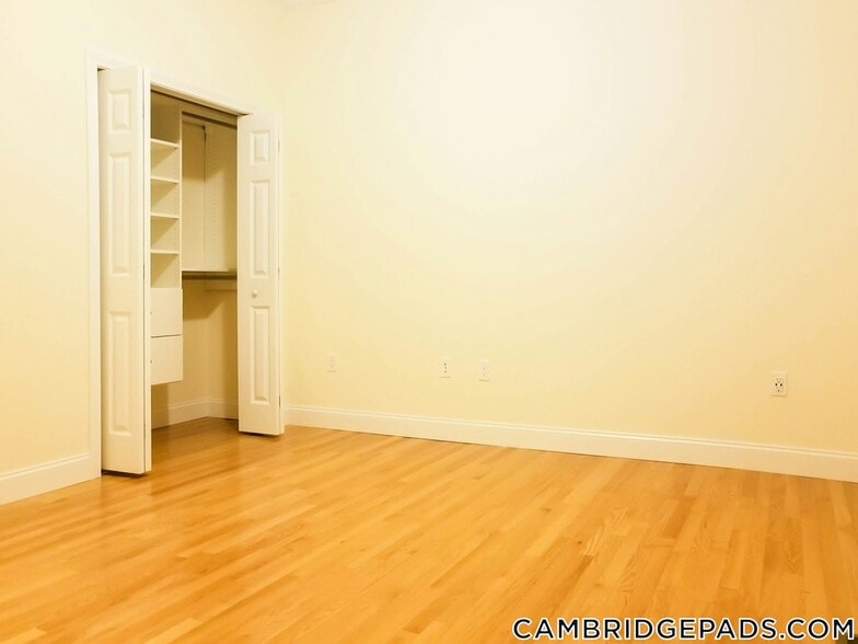 Building Photo - 15 Langdon St