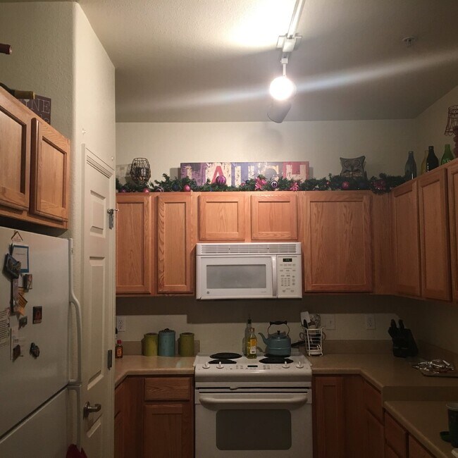 Building Photo - Beautiful 2BR/2BA Condo in Parkfield Lake!...