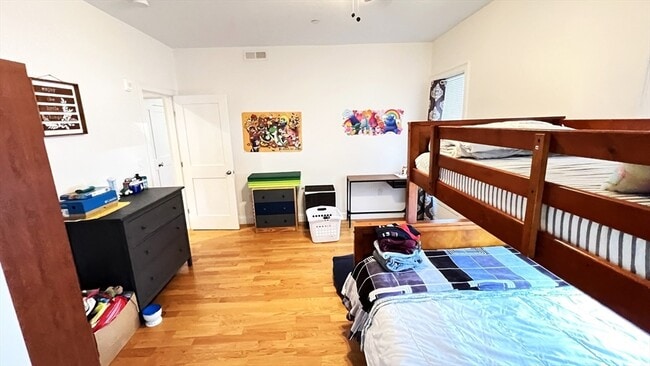 Building Photo - 489 Main St