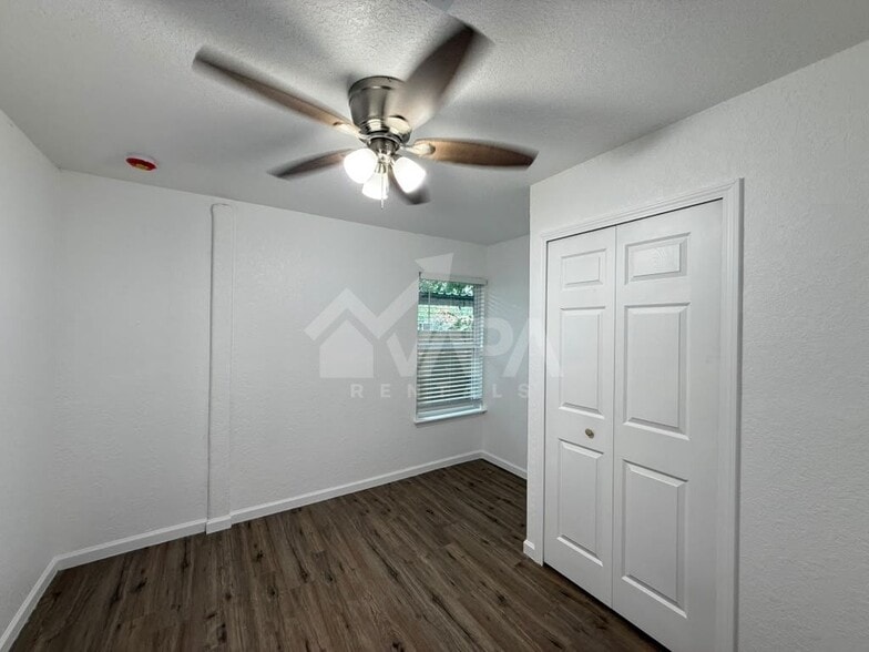 Building Photo - 1026 Flanders Ave