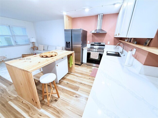 Building Photo - 2130 Cambridge F