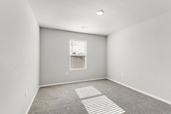 Building Photo - Spacious Home in Fayetteville!