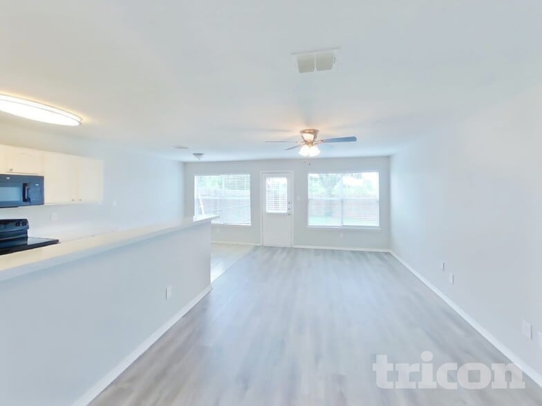 Building Photo - 1532 Pine Ln
