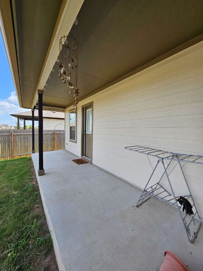 Building Photo - Gorgeous First Time Rental, 4 bed, 3 full bath with flex room which could be used as a 5th bedroo...