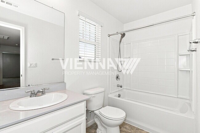 Building Photo - 3033 Welton Cir