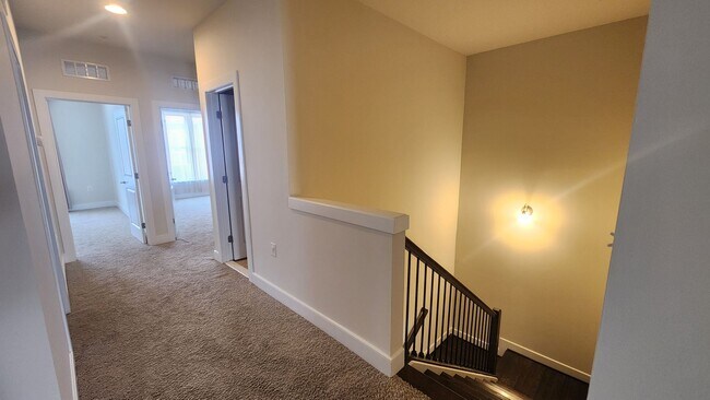 Building Photo - 3 BR Plus Den and Garage in Potomac Yard!