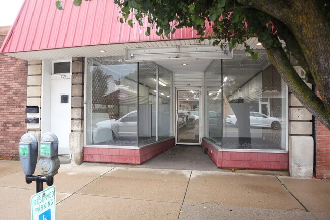 Building Photo - 320 3rd St