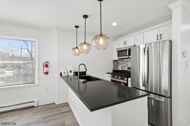 Building Photo - 17 Holsman St