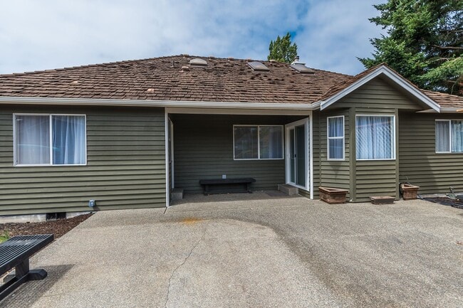 Building Photo - Updated Oak Harbor Home in Ridgehaven