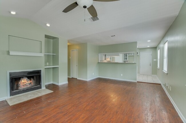 Building Photo - 3414 Hollywood Ave