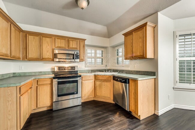 Building Photo - 1231 Shelby Dr