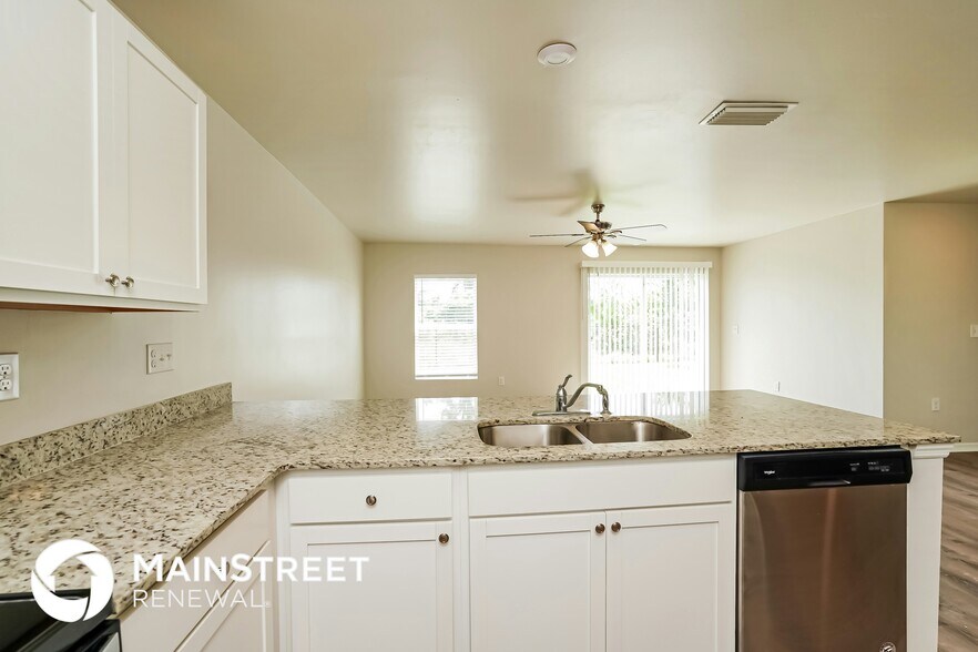 Building Photo - 4165 NE 9th Pl