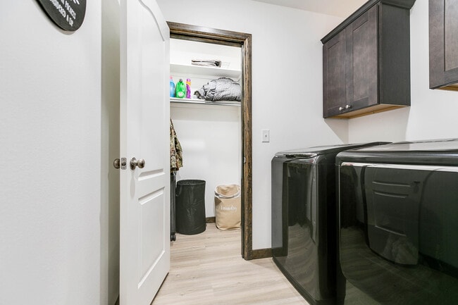 Building Photo - 420 E 48th St