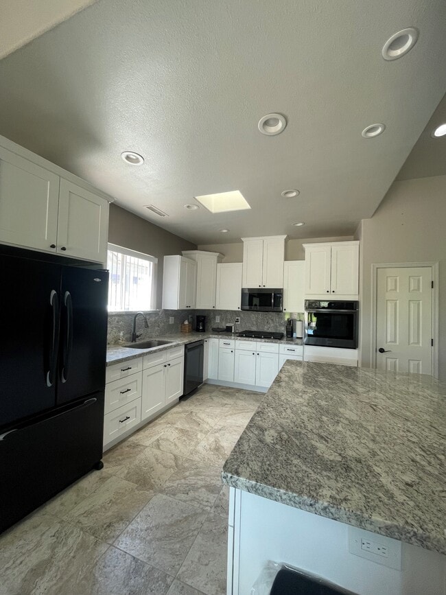 Building Photo - 5675 Hole in 1 Dr