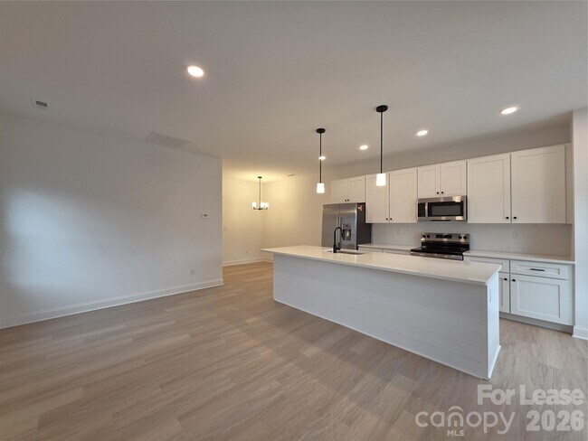 Building Photo - 420 S Shaver St