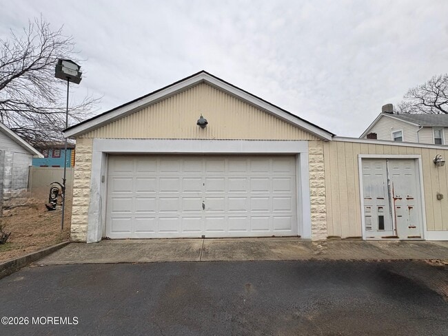 Building Photo - 162 Bridge Ave