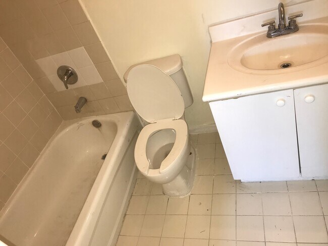 Building Photo - 917 SW 8th Pl